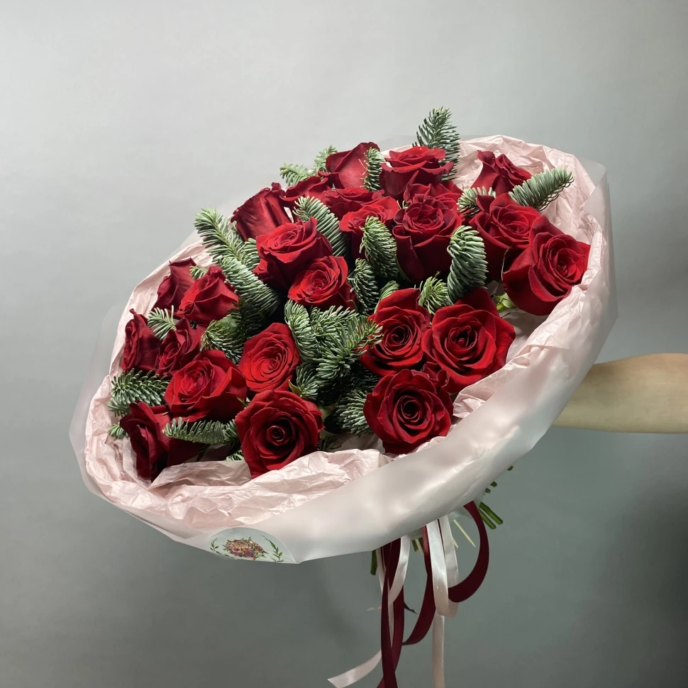 Новогодний букет с нобилисом и розой