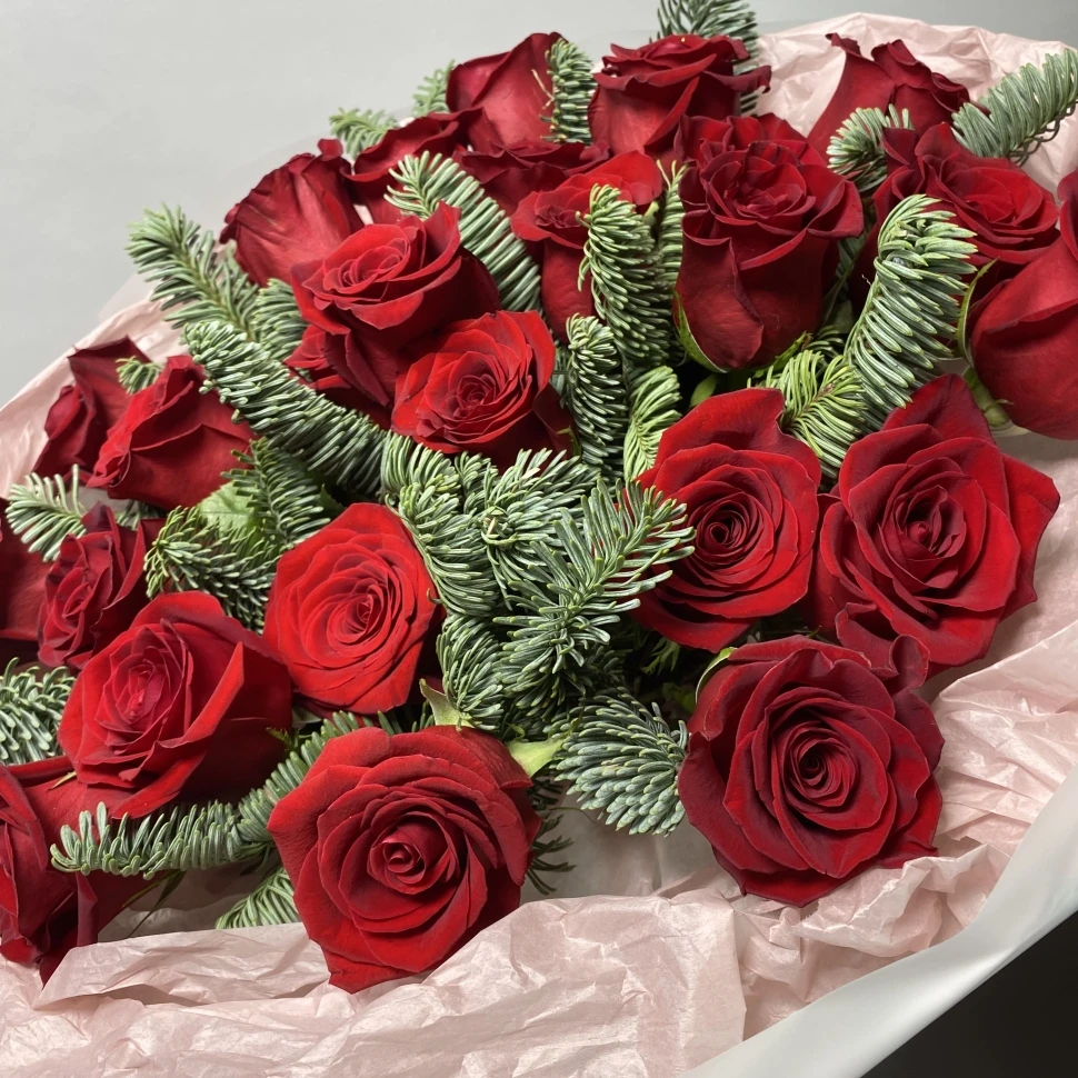 Новогодний букет с нобилисом и розой