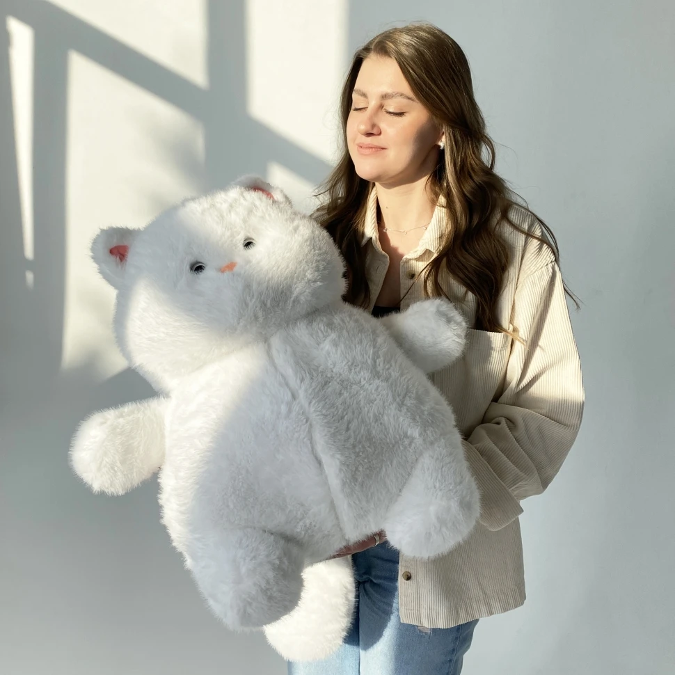 Белый котик