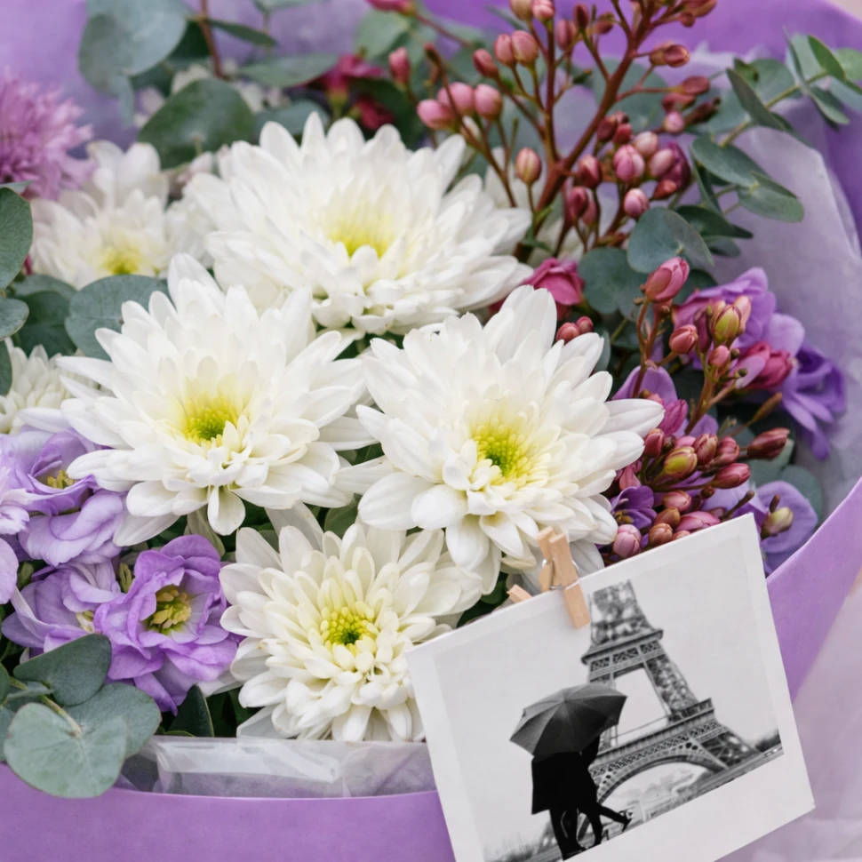 Букет из хризантем, маттиолы кустовой, хамелациума