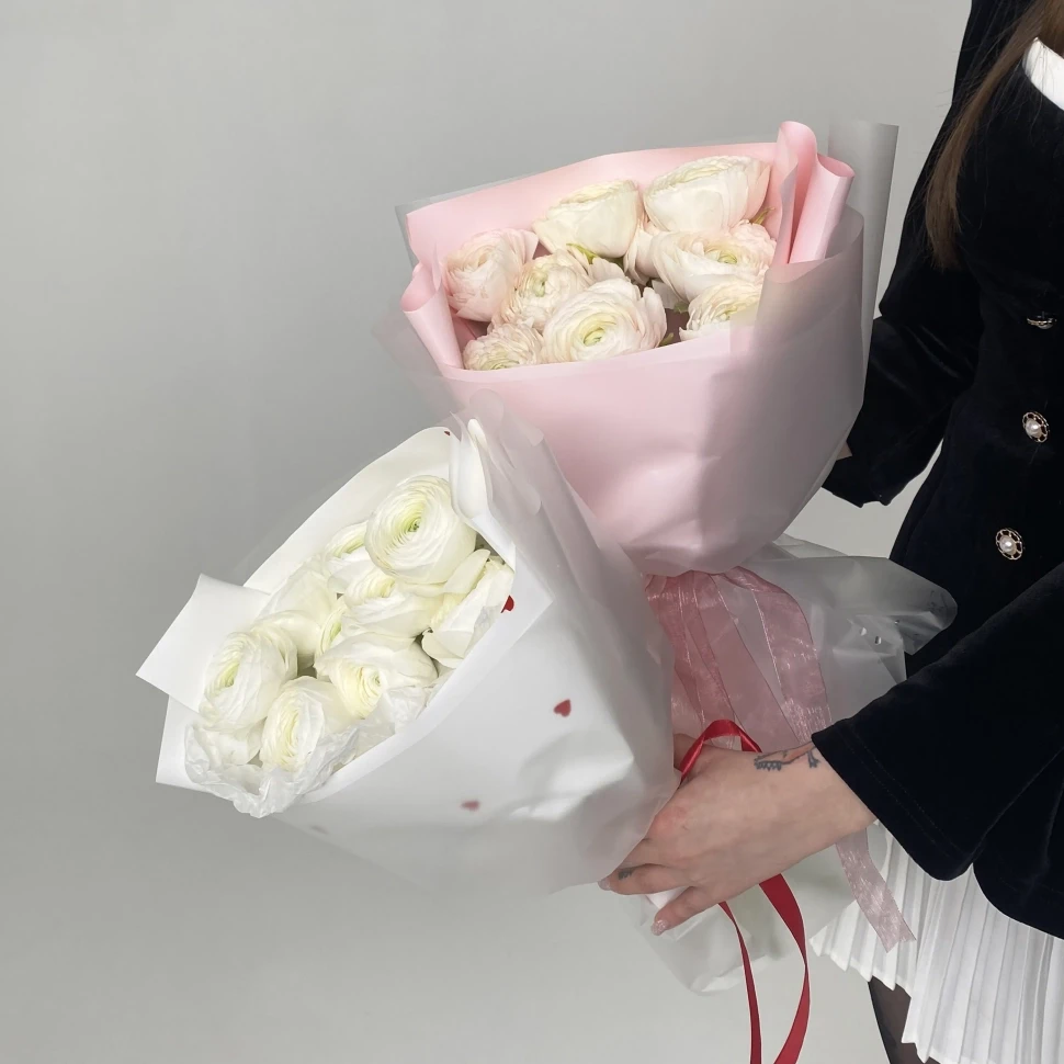 Букет из 9 ранункулюсов