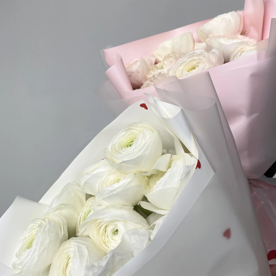 Букет из 9 ранункулюсов