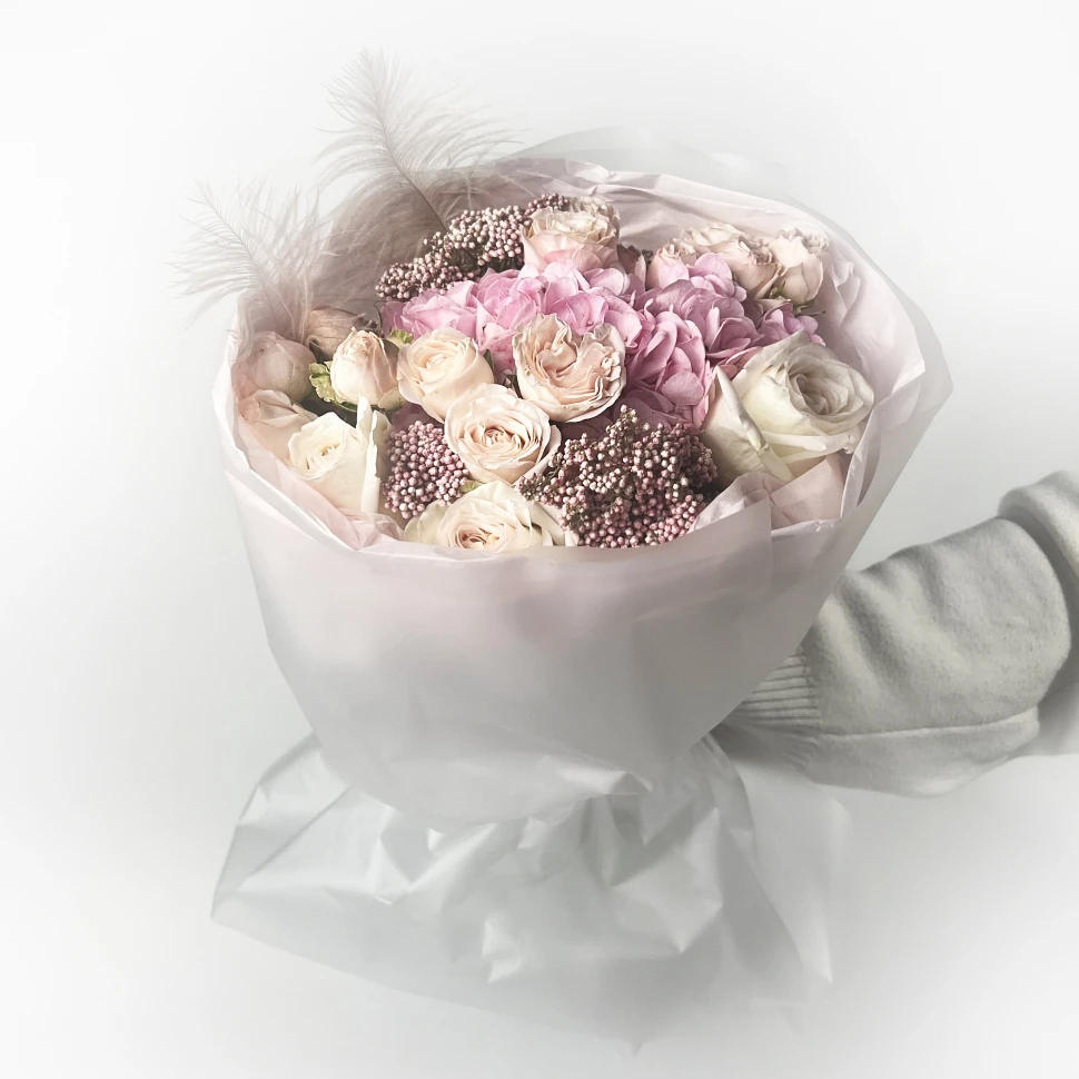 Букет из гортензии, розы и озотамнуса