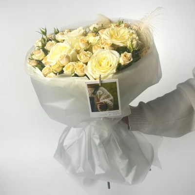 Букет из роз одноголовых и кустовых