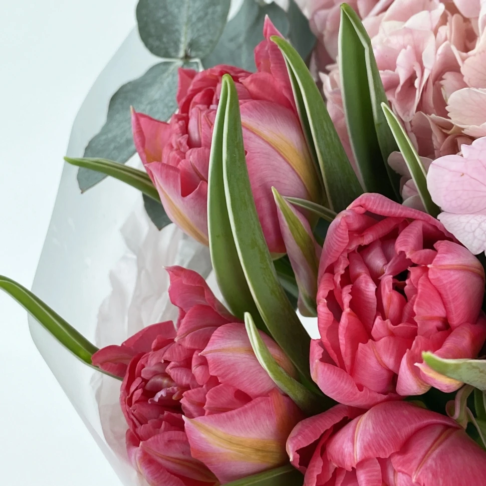 Букет из тюльпанов и гортензии