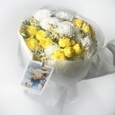 Букет из хризантем и роз кустовых
