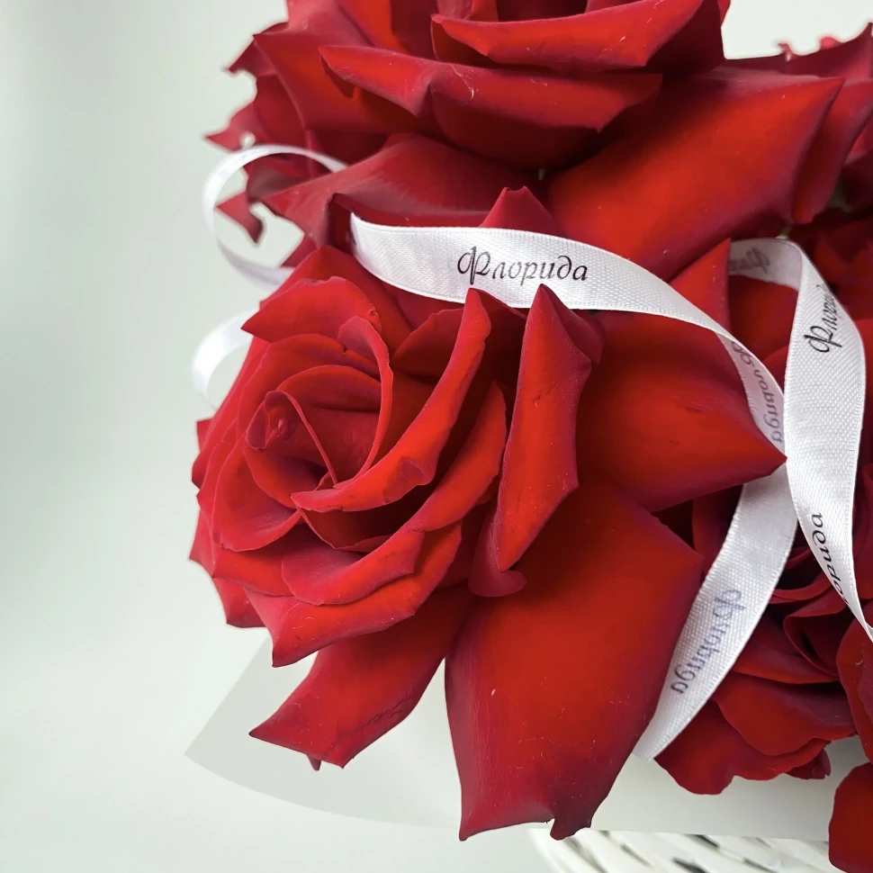 Корзина с 31 розой