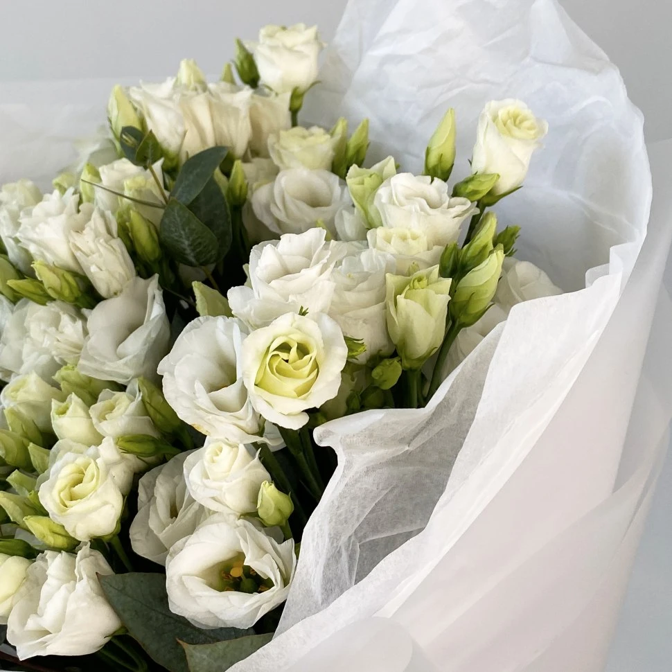 Букет из 7 эустом и эвкалипта