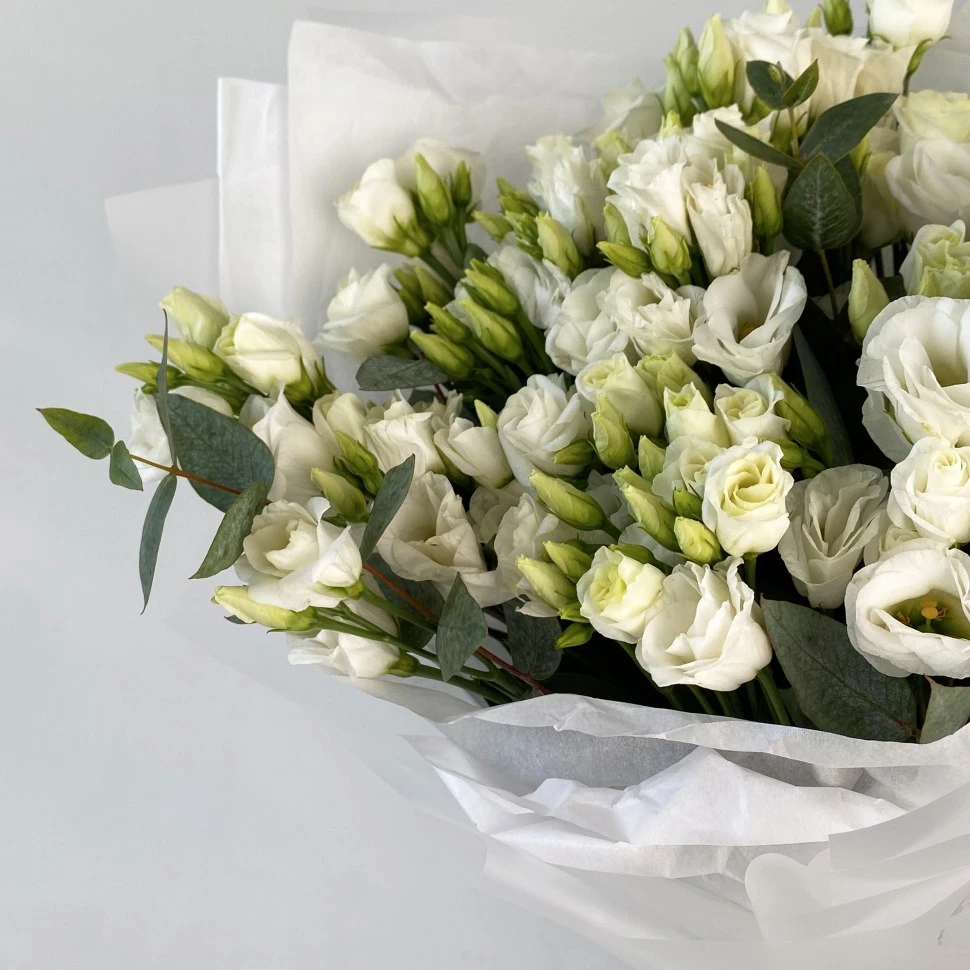 Букет из 7 эустом и эвкалипта