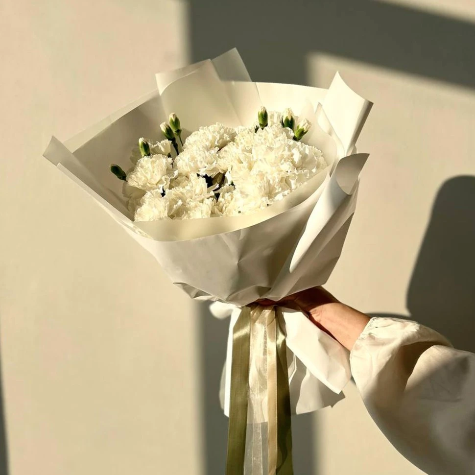 Букет из гвоздики и кустовой гвоздики