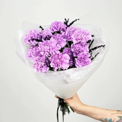 Букет из гвоздики и лаванды