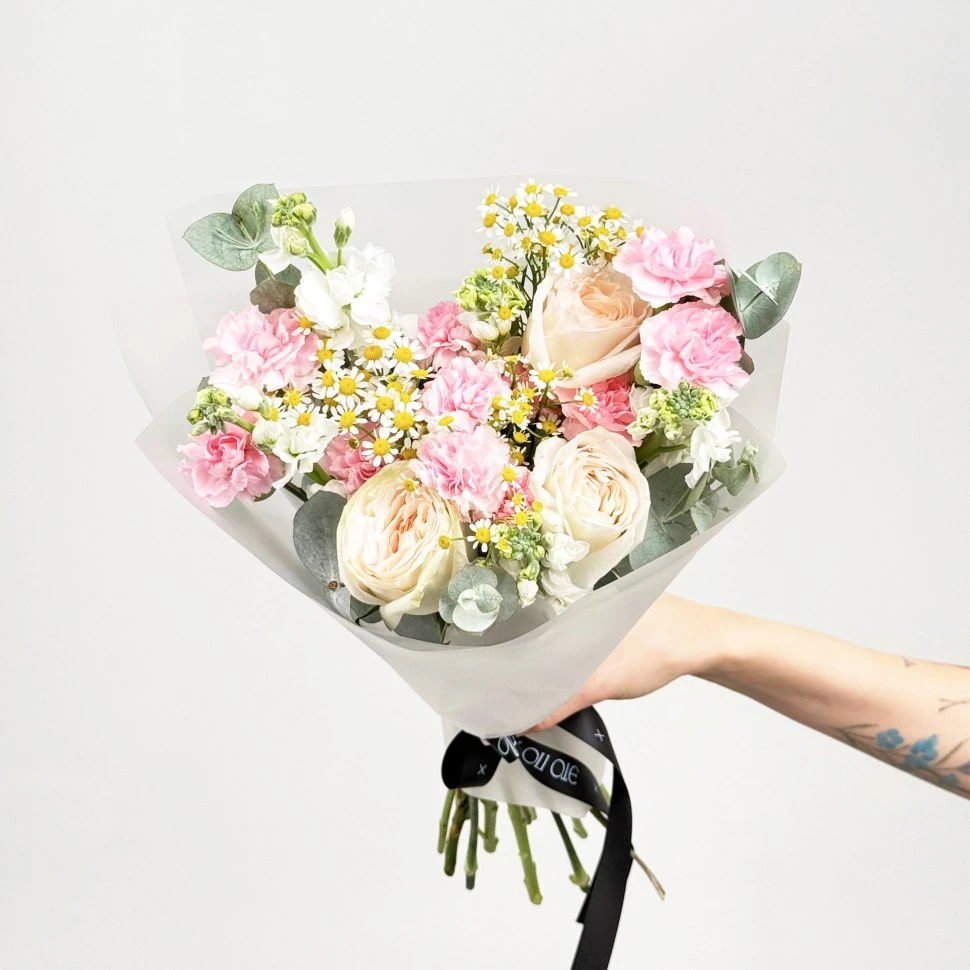 Букет из гортензии, маттиолы, ранункулюсов, дельфиниумов