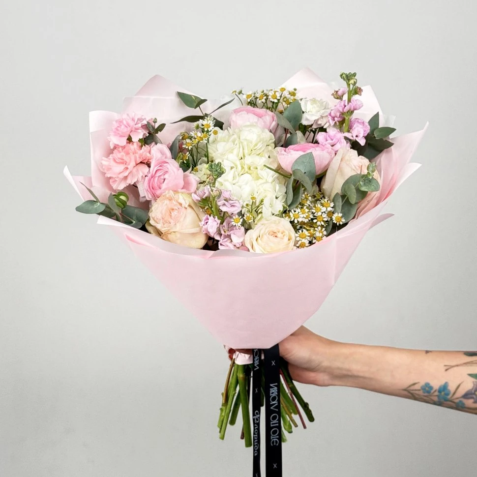 Букет из гортензии, роз, ранункулюсов, танацетума