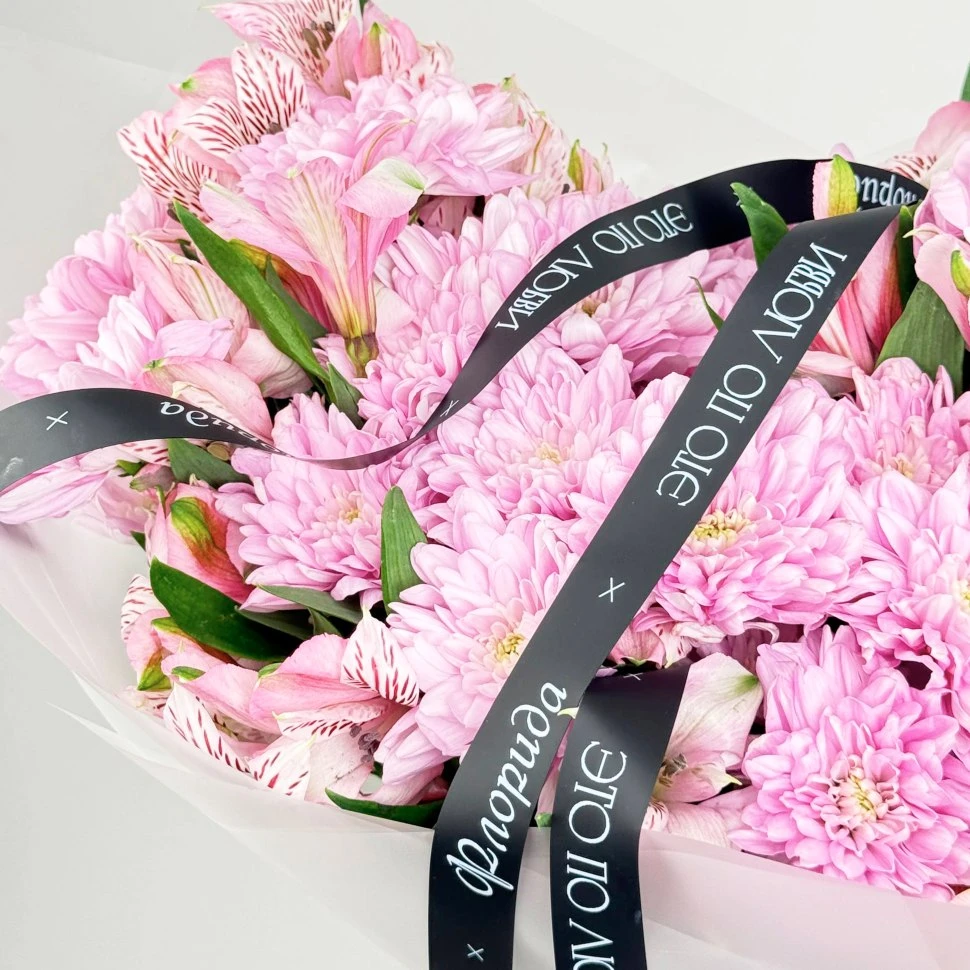 Букет из хризантем и альстромерий