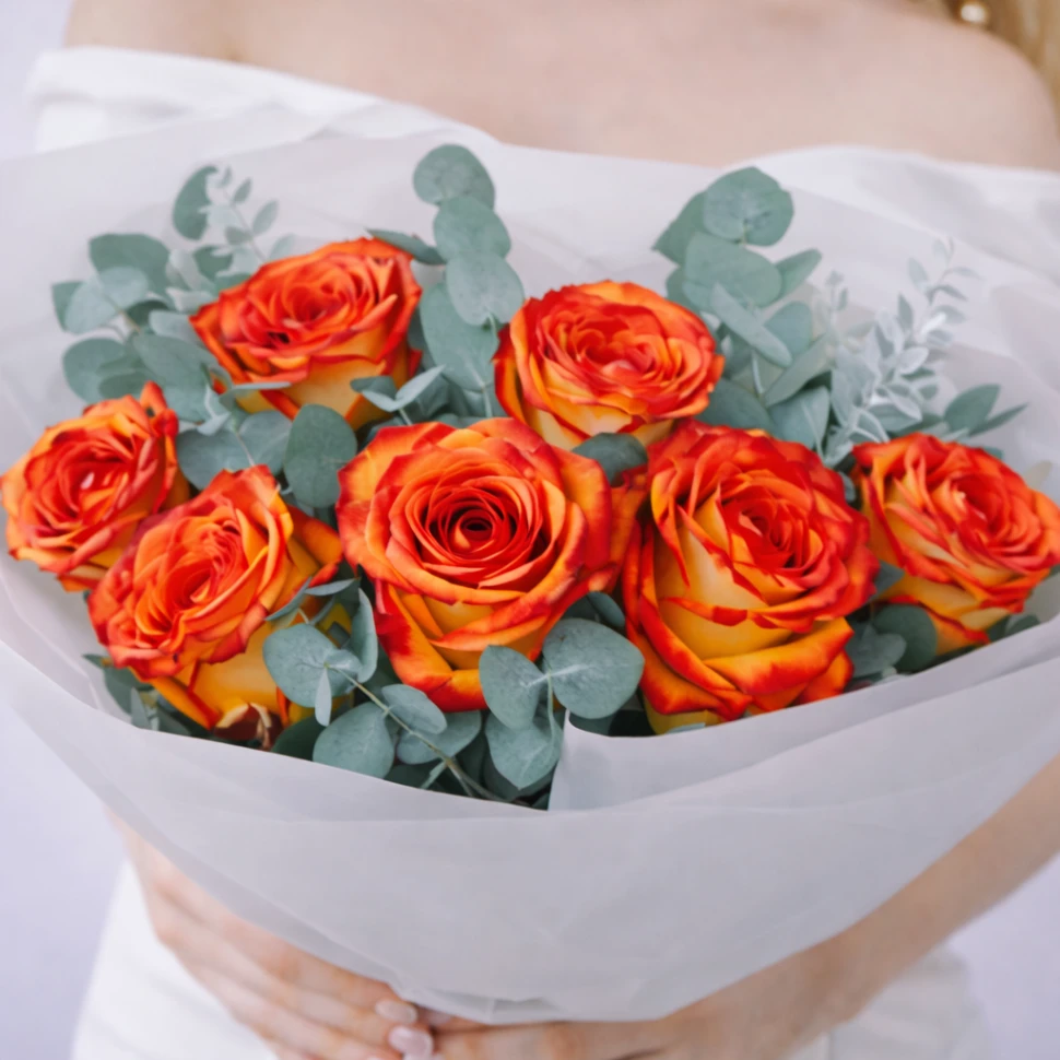 Букет из 11 роз и эвкалипта