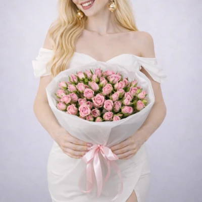 Букет из 15 розовых кустовых роз