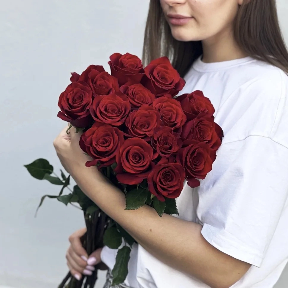 Розы красные 15 шт 80 см